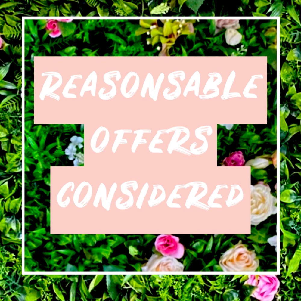REASONABLE OFFERS CONSIDERED 💕
